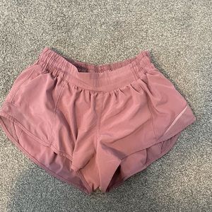 Lululemon hotty hot low rise short 2.5"